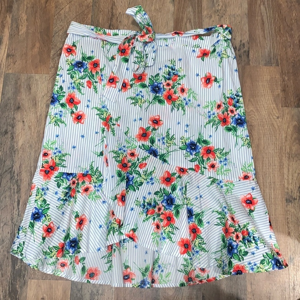 NWT Meg & Margot Floral & Stripe Ruffle Skirt. ‎ Size Large.